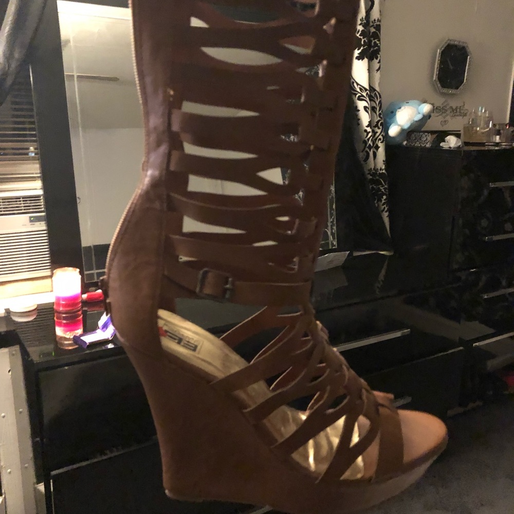 Sexy, strappy boots w/peep toe, brand new